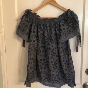 Off-the-shoulder top